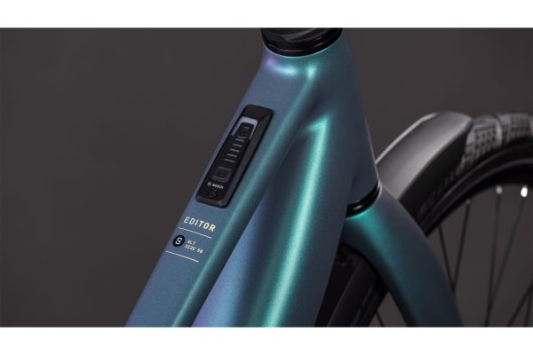 4965223_20479691 Cube Editor Hybrid SLT 400X FE - 400 Wh - 28 Zoll - Trapez - 2026 - smaragdgrey´n´prism